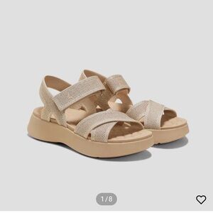 NWT VIVAIA Buckle Slingback Sports Sandals - Golden Almond (Tan). Size: 8.5